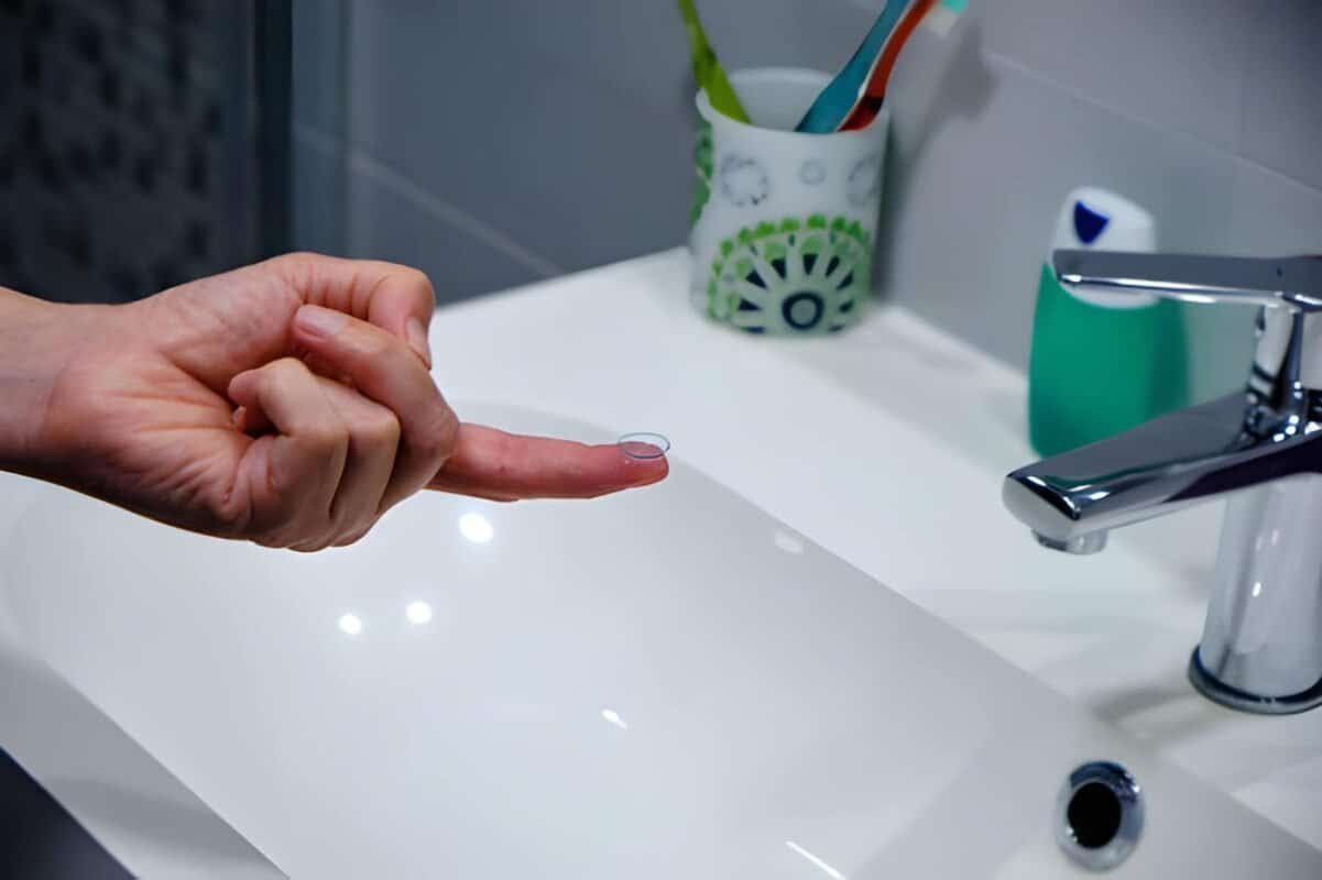 best contact lens cleaning solution for sensitive eyes